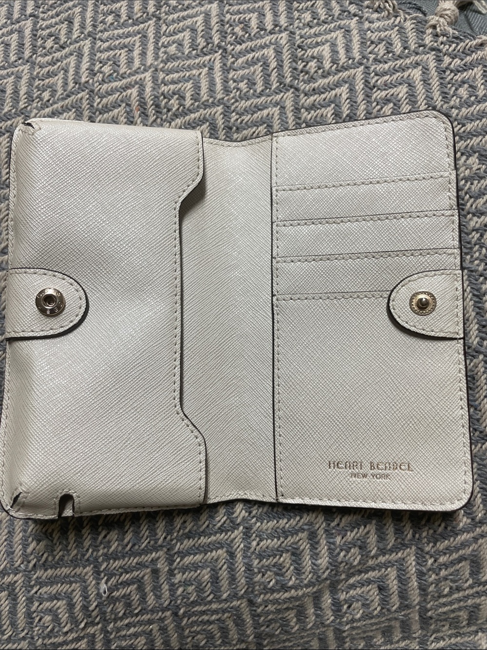 Henri Bendel White Leather Wallet with Gold Plaque - Picture 4 of 8
